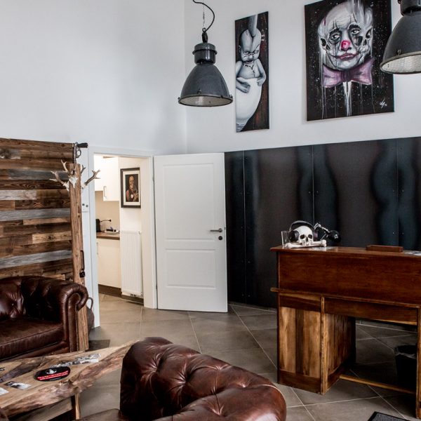 Dash Studio Warteraum Couch Wohnzimmer Tattoo Atlier